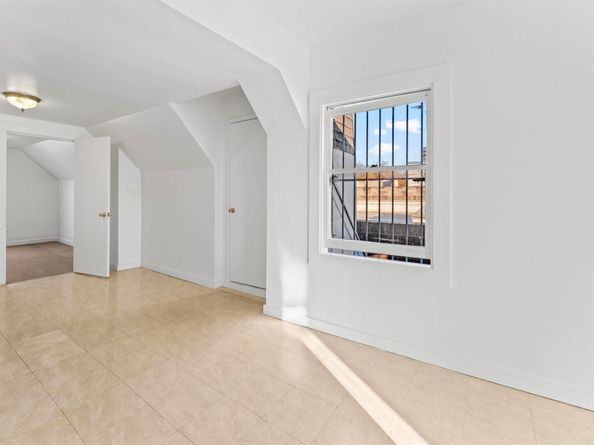 811 W Grand Ave, Oakland CA 94607