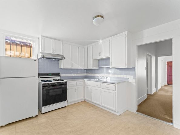 811 W Grand Ave, Oakland CA 94607