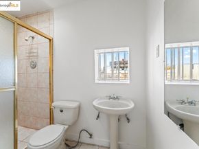 811 W Grand Ave, Oakland CA 94607