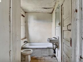 4017 Altamont Ave, Oakland CA 94605