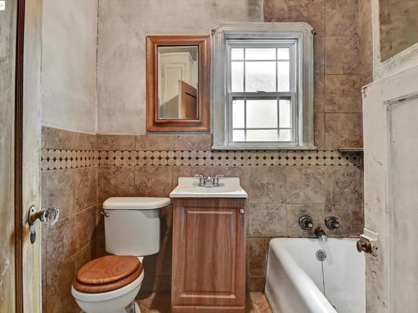 4017 Altamont Ave, Oakland CA 94605