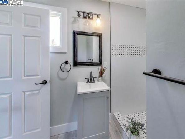 2131 Pomona Ave, Martinez CA 94553