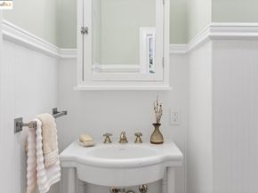 2644 Parker St, Berkeley CA 94704