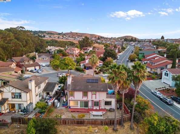 103 Opal Ct, Hercules CA 94547