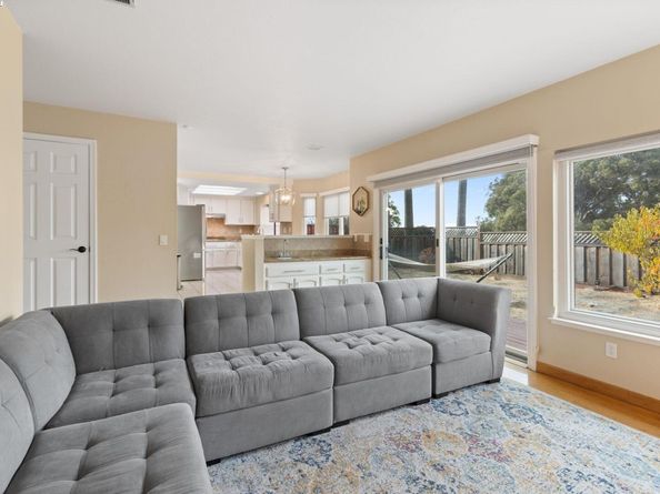 103 Opal Ct, Hercules CA 94547
