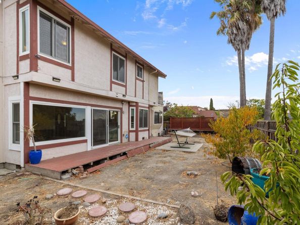 103 Opal Ct, Hercules CA 94547
