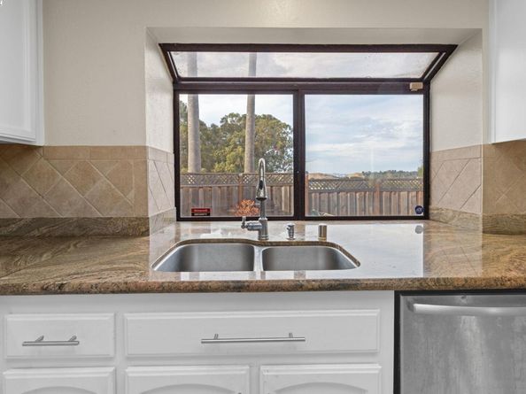 103 Opal Ct, Hercules CA 94547