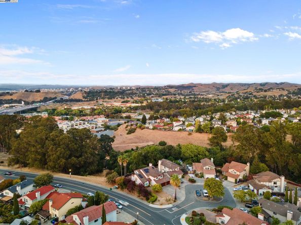 103 Opal Ct, Hercules CA 94547