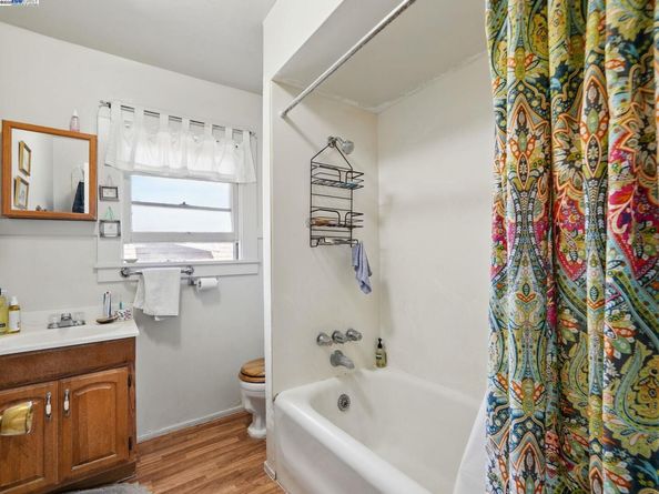 1572 Lincoln Ave, Alameda CA 94501