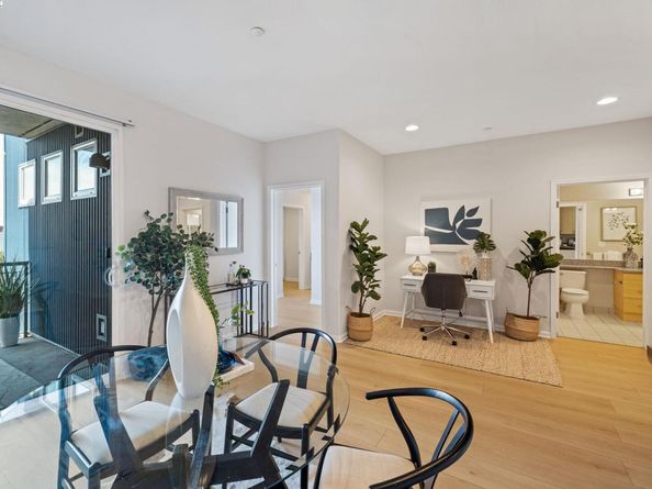 1121 40th Street 2406, Emeryville CA 94608