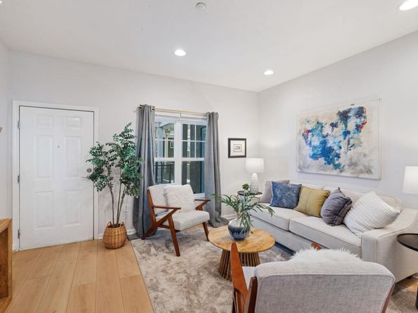 1121 40th Street 2406, Emeryville CA 94608