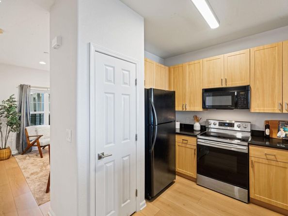 1121 40th Street 2406, Emeryville CA 94608