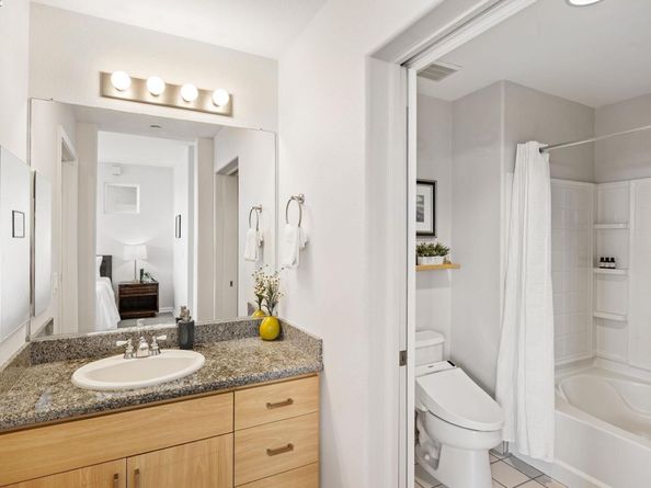 1121 40th Street 2406, Emeryville CA 94608