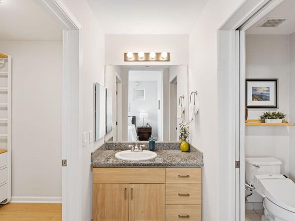 1121 40th Street 2406, Emeryville CA 94608