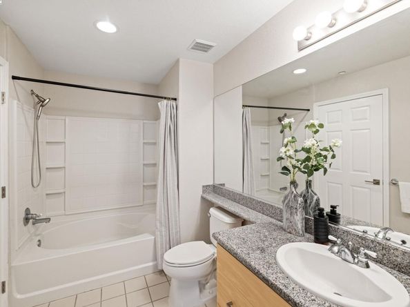 1121 40th Street 2406, Emeryville CA 94608