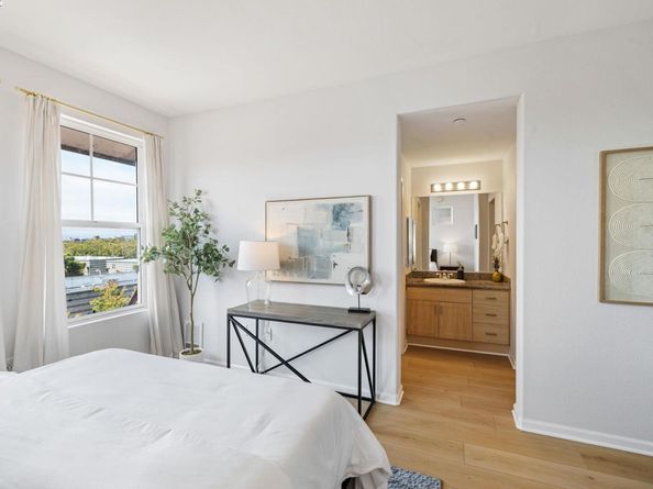 1121 40th Street 2406, Emeryville CA 94608