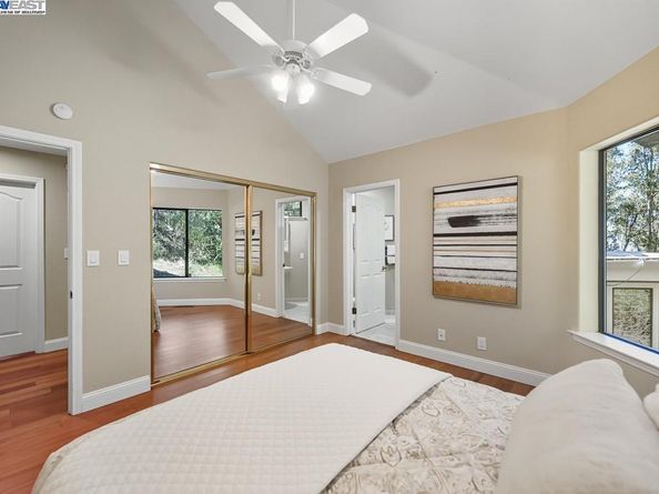 7716 Skyline Blvd, Oakland CA 94611