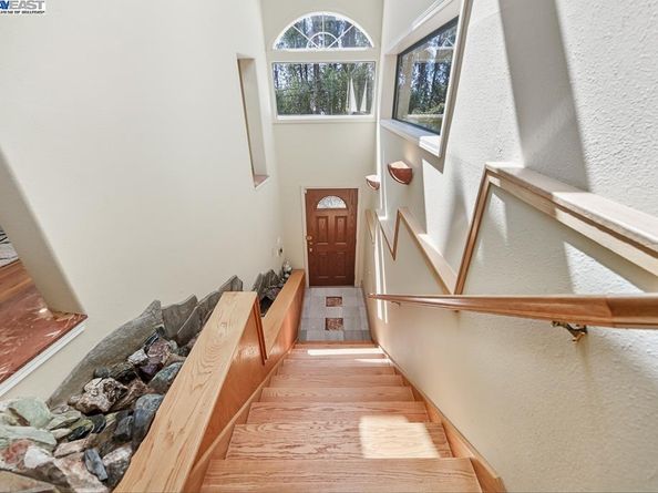 7716 Skyline Blvd, Oakland CA 94611