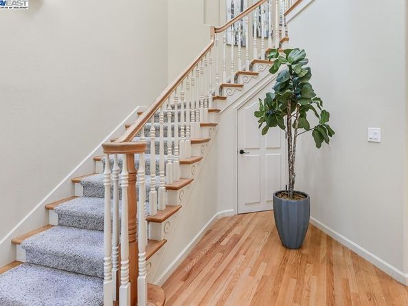 7716 Skyline Blvd, Oakland CA 94611