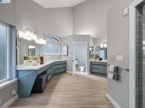 7716 Skyline Blvd, Oakland CA 94611