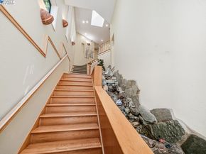 7716 Skyline Blvd, Oakland CA 94611