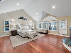 7716 Skyline Blvd, Oakland CA 94611