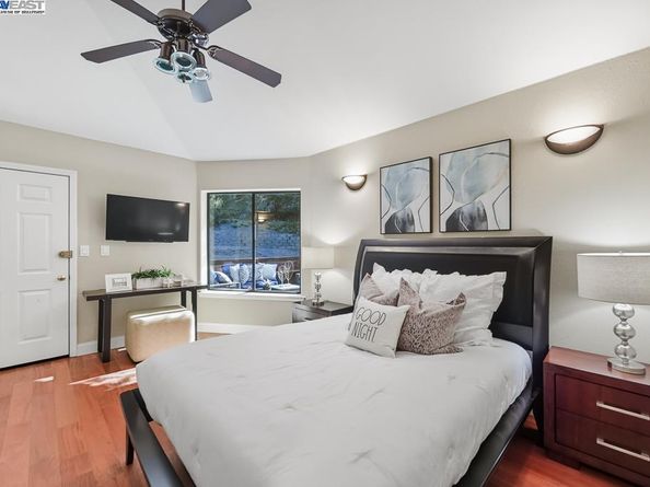 7716 Skyline Blvd, Oakland CA 94611