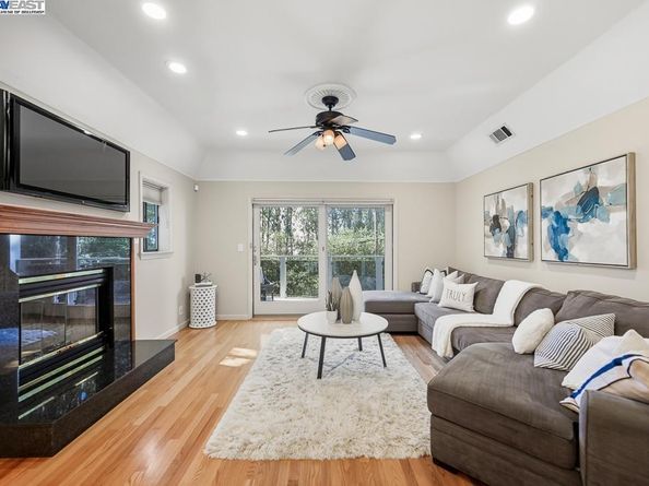7716 Skyline Blvd, Oakland CA 94611