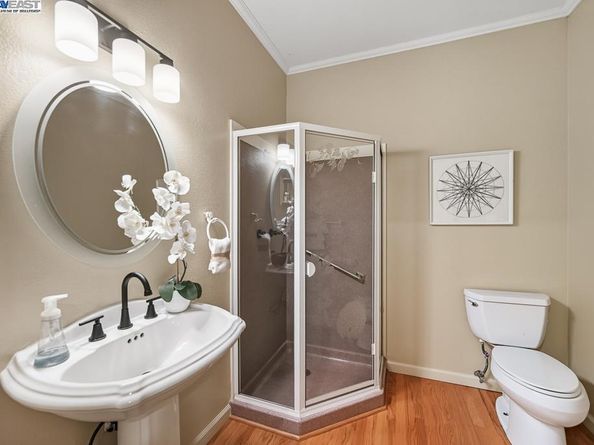 7716 Skyline Blvd, Oakland CA 94611