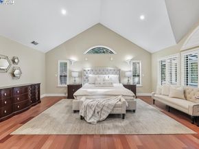 7716 Skyline Blvd, Oakland CA 94611