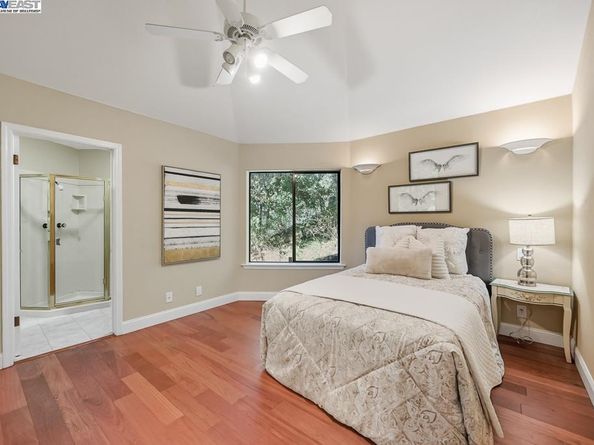 7716 Skyline Blvd, Oakland CA 94611