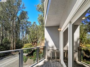 7716 Skyline Blvd, Oakland CA 94611