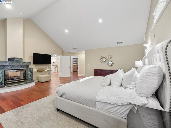 7716 Skyline Blvd, Oakland CA 94611