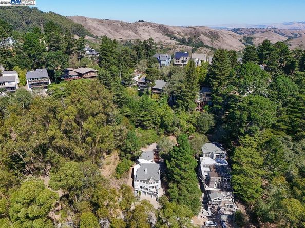 7716 Skyline Blvd, Oakland CA 94611