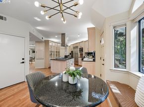 7716 Skyline Blvd, Oakland CA 94611