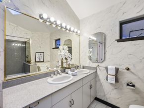 7716 Skyline Blvd, Oakland CA 94611