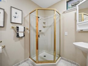 7716 Skyline Blvd, Oakland CA 94611