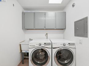 7716 Skyline Blvd, Oakland CA 94611