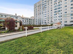 988 Franklin 328, Oakland CA 94607