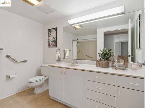 988 Franklin 328, Oakland CA 94607