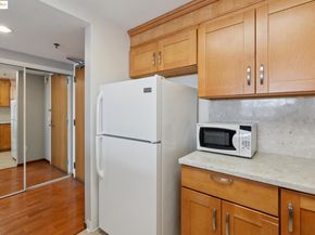 988 Franklin 328, Oakland CA 94607