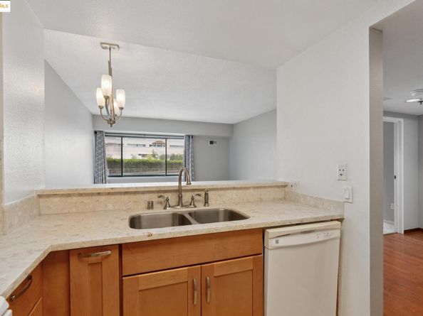 988 Franklin 328, Oakland CA 94607