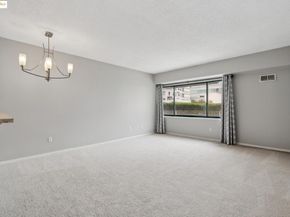 988 Franklin 328, Oakland CA 94607