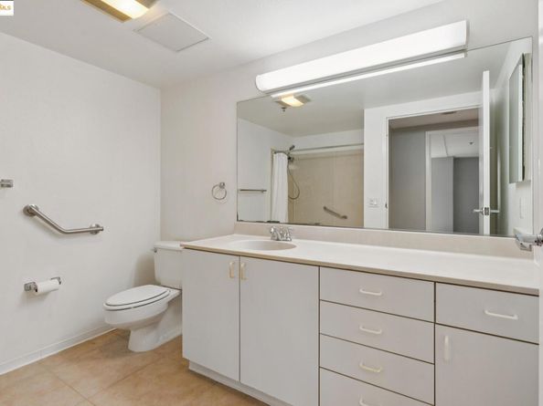 988 Franklin 328, Oakland CA 94607