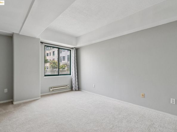 988 Franklin 328, Oakland CA 94607