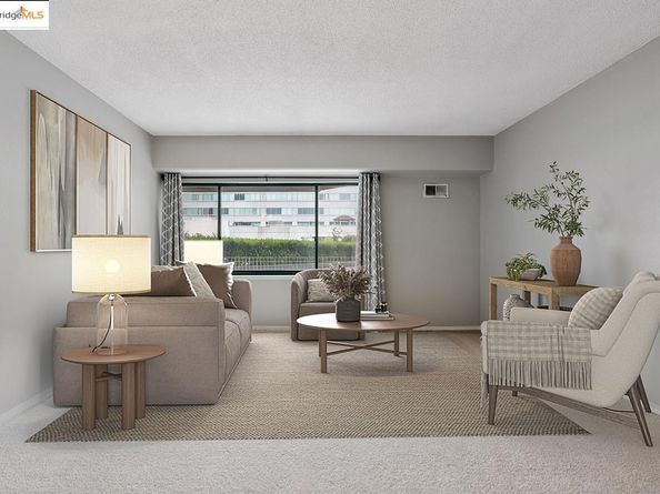 988 Franklin 328, Oakland CA 94607