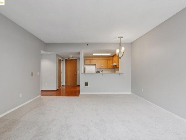 988 Franklin 328, Oakland CA 94607