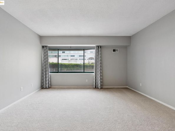 988 Franklin 328, Oakland CA 94607