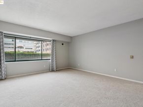 988 Franklin 328, Oakland CA 94607