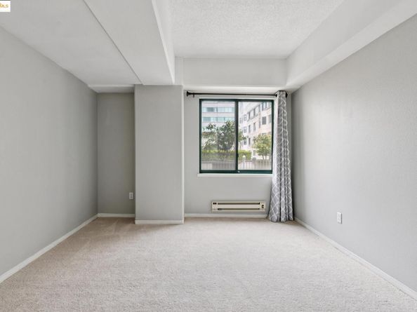 988 Franklin 328, Oakland CA 94607